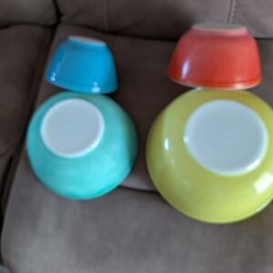 Pyrex Vibrant Bowl Set - Red, Blue, Yellow